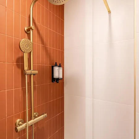 Daire Asboth Boutique Suites, Location By Bqa